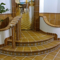 Выбор керамической плитки для лестниц